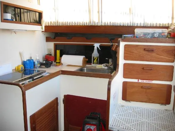 Slide: The Image of Tiara 3300 Flybridge Sport Cruiser 1987 - 8
