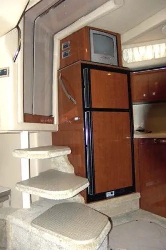 Slide: The Image of Sea Ray *38 Sundancer* 2003 - 2