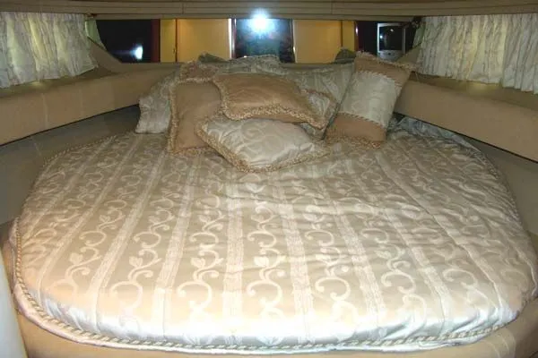 Slide: The Image of Sea Ray *38 Sundancer* 2003 - 7
