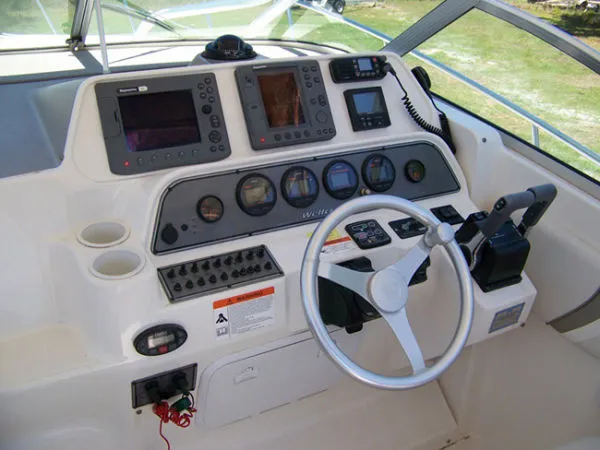 Slide: The Image of Wellcraft 290 Coastal 2004 - 8