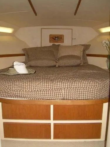 Slide: The Image of Bertram 37 Convertible 1990 - 11