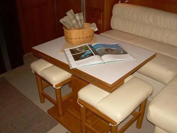 Slide: The Image of Bertram 37 Convertible 1990 - 6