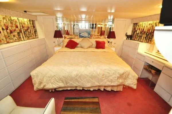 Slide: The Image of Broward Flybridge Motor Yacht 1980 - 5