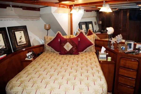 Slide: The Image of Angel Med Yacht Raised Pilothouse 1986 - 6