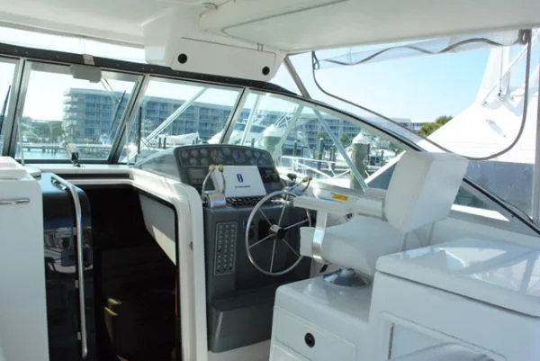 Slide: The Image of Pursuit 3400 Offshore 2003 - 7
