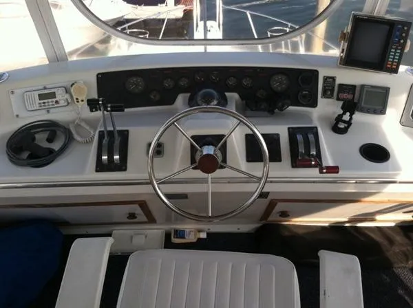 Slide: The Image of Chris-Craft 372 Catalina 1989 - 8
