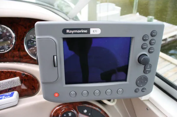 Slide: The Image of Sea Ray 280 Sundancer 2004 - 11