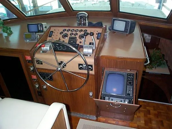 Slide: The Image of Hatteras Motoryacht 1986 - 11