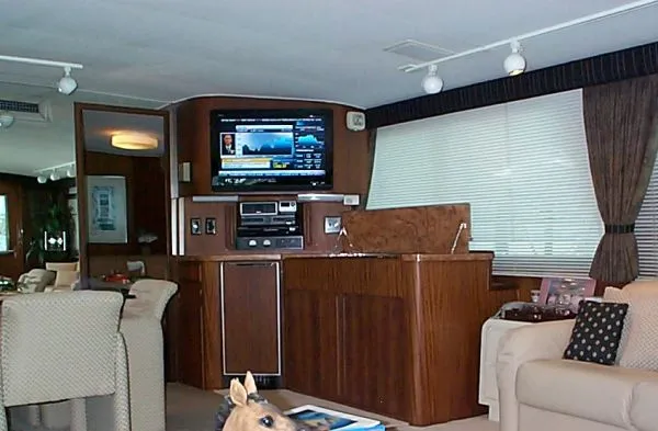 Slide: The Image of Hatteras Motoryacht 1986 - 3