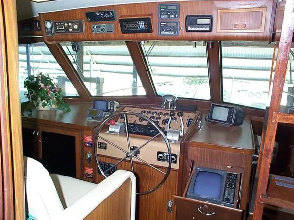 Slide: The Image of Hatteras Motoryacht 1986 - 9
