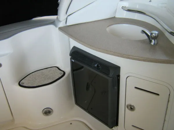 Slide: The Image of Sea Ray *Sundancer* 2006 - 6