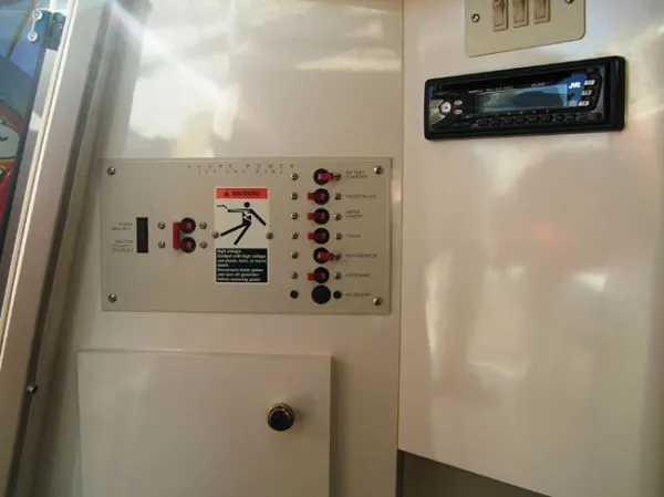 Slide: The Image of Maxum 2000 - 10