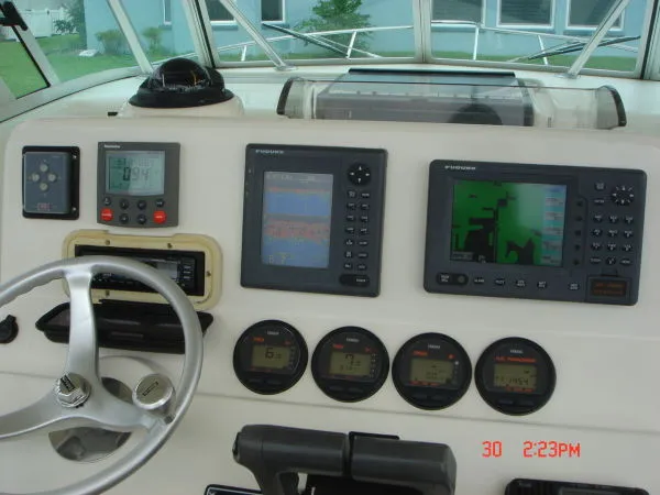 Slide: The Image of Pursuit 3070 Offshore Center Console 2002 - 4