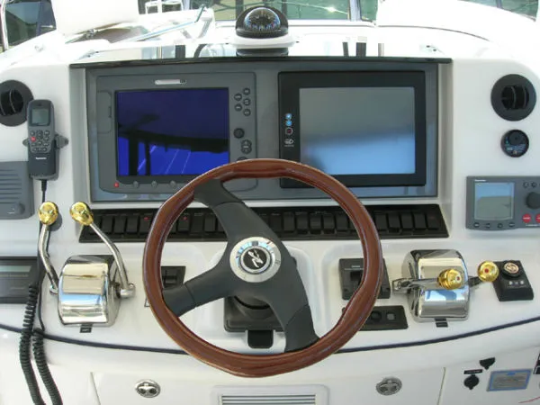 Slide: The Image of Sea Ray 2006 - 8