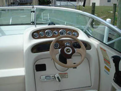 Slide: The Image of Sea Ray *24 Sundancer* 2001 - 6