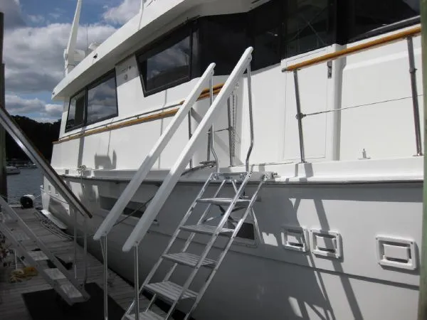 Slide: The Image of Hatteras Cockpit Motoryacht 1988 - 7