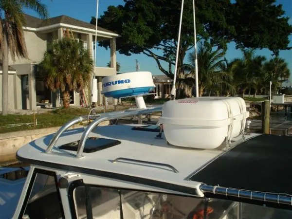 Slide: The Image of SABALO *32 Pilothouse* 2000 - 2