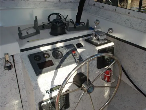 Slide: The Image of SABALO *32 Pilothouse* 2000 - 3
