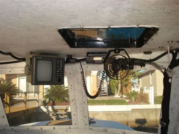 Slide: The Image of SABALO *32 Pilothouse* 2000 - 4