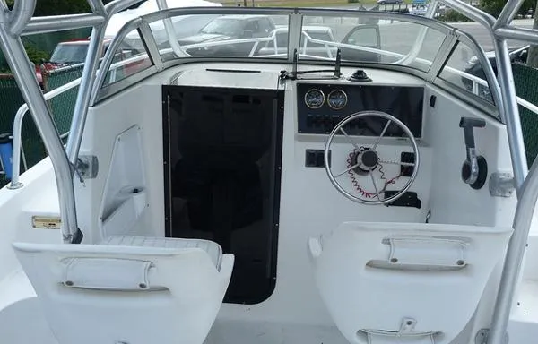 Slide: The Image of Angler 2100 Cuddy Cabin Cruiser 2004 - 8