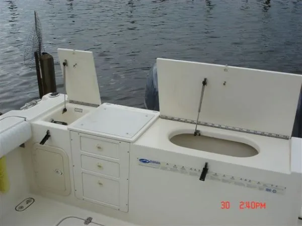 Slide: The Image of Pursuit 3070 Offshore Center Console 2002 - 4