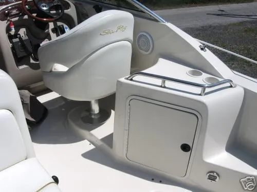 Slide: The Image of Sea Ray 2002 - 6