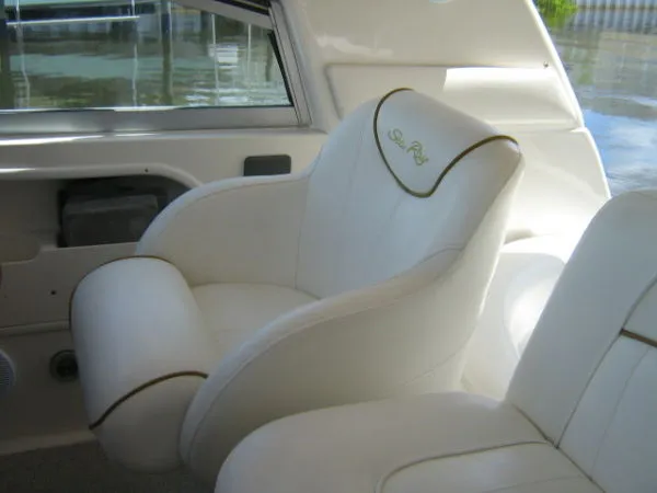 Slide: The Image of Sea Ray *310 Sundancer* 2000 - 7