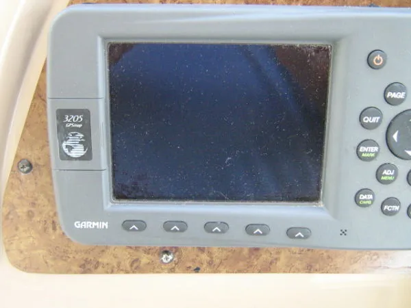 Slide: The Image of Sea Ray *310 Sundancer* 2000 - 8