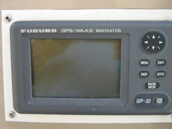 Slide: The Image of Sea Ray *310 Sundancer* 2000 - 9