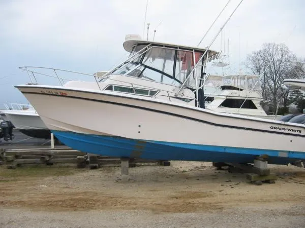 Slide: The Image of Grady-White 268 Islander 2000 - 0