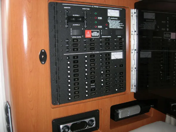 Slide: The Image of Four Winns 2003 - 10