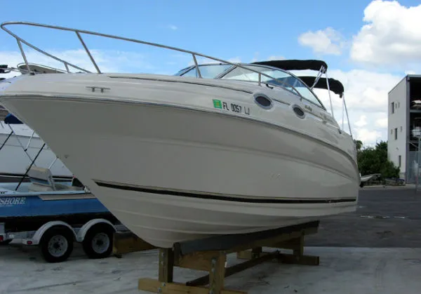 Slide: The Image of Sea Ray 2000 - 0