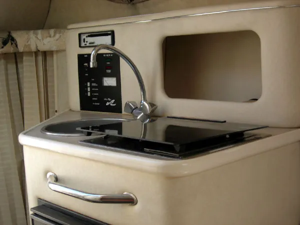 Slide: The Image of Sea Ray 2000 - 1