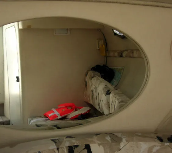 Slide: The Image of Sea Ray 2000 - 2