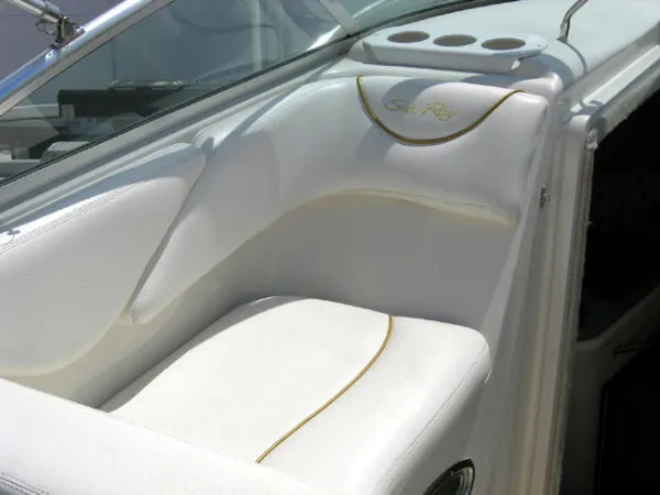 Slide: The Image of Sea Ray 2000 - 4