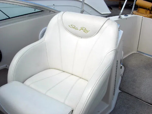 Slide: The Image of Sea Ray 2000 - 5