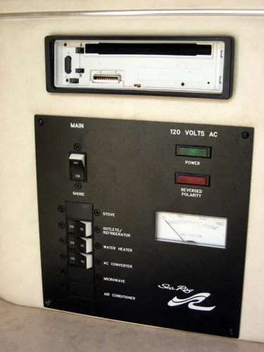 Slide: The Image of Sea Ray 2000 - 8