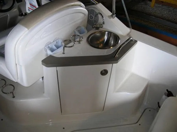 Slide: The Image of Sea Ray *240 Sundancer* 2008 - 5