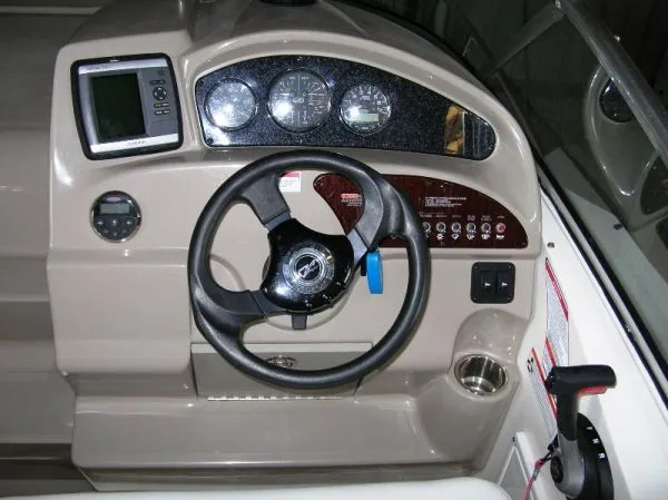 Slide: The Image of Sea Ray *240 Sundancer* 2008 - 7