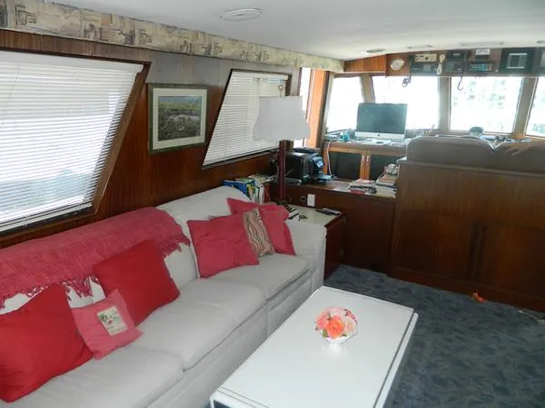 Slide: The Image of Hatteras 58 Flybridge 1987 - 1