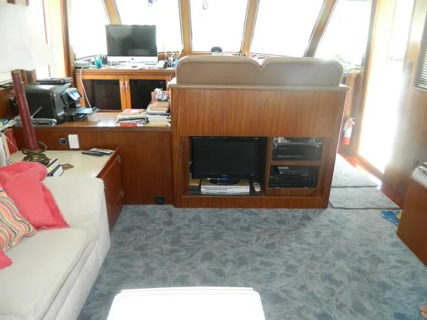 Slide: The Image of Hatteras 58 Flybridge 1987 - 2