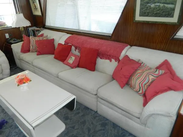 Slide: The Image of Hatteras 58 Flybridge 1987 - 3