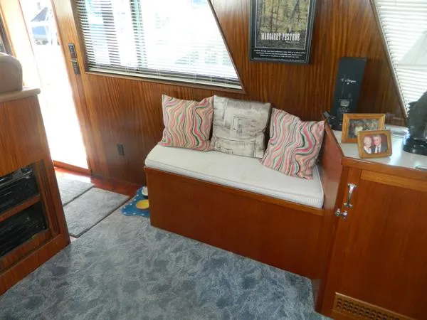 Slide: The Image of Hatteras 58 Flybridge 1987 - 7