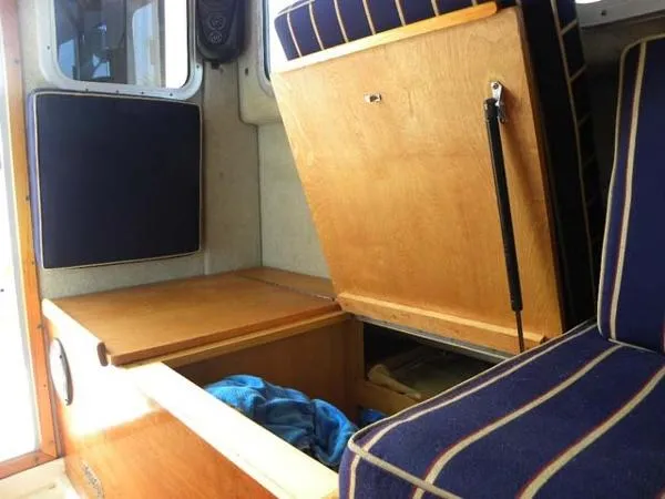 Slide: The Image of Parker Marine 2530 Extended Cabin 1998 - 2