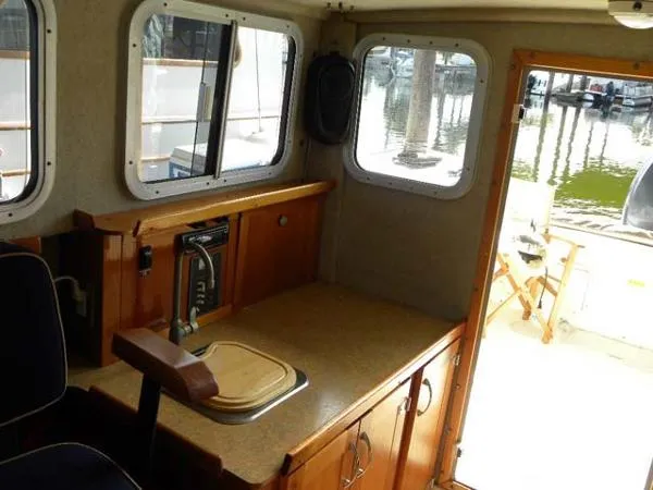 Slide: The Image of Parker Marine 2530 Extended Cabin 1998 - 7