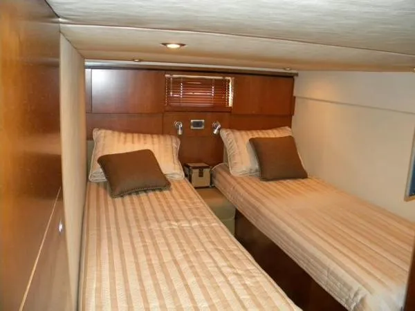 Slide: The Image of Sea Ray 48 Sundancer 2006 - 11