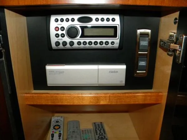 Slide: The Image of Sea Ray 48 Sundancer 2006 - 6