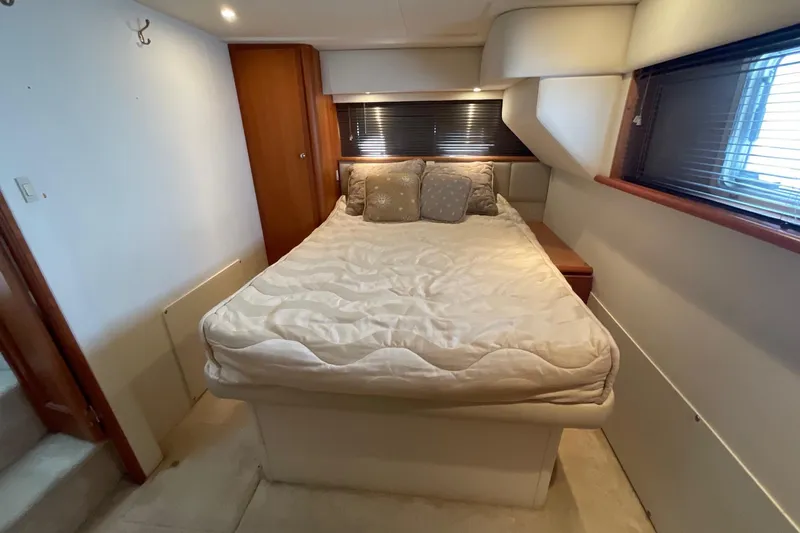 Slide: The Image of Interior cabin of 2000 Silverton 392 Motor Yacht with cozy bed and pillows. - 36