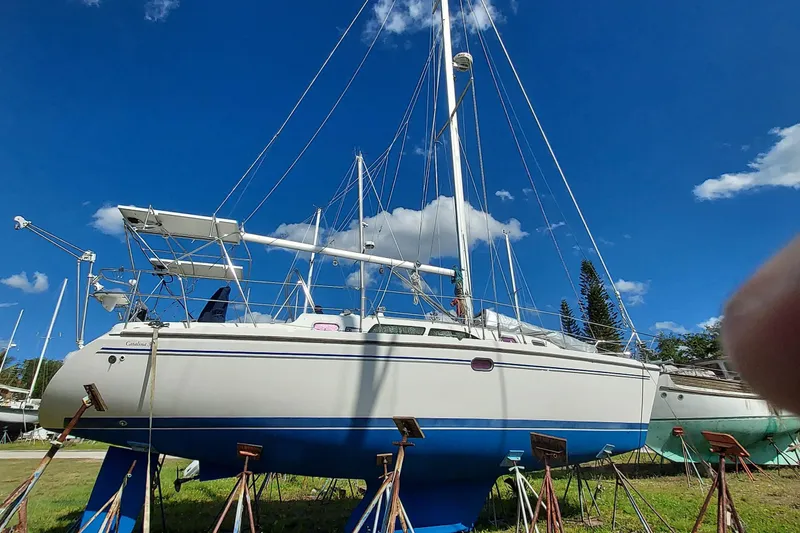 Slide: The Image of Catalina 350 MkII 2005 sailboat on stands under a clear blue sky. - 4