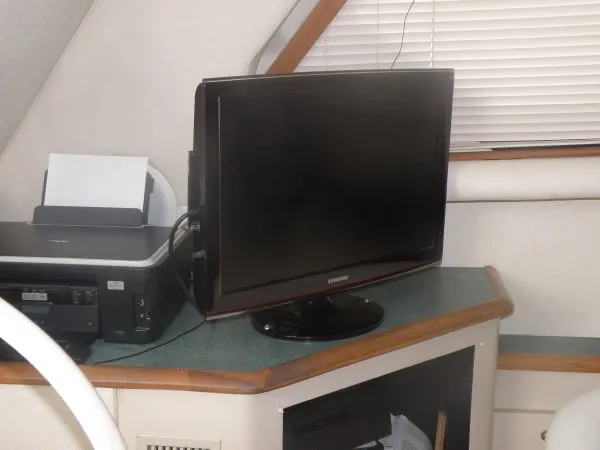 Slide: The Image of Wellcraft Cockpit MY 1994 - 6